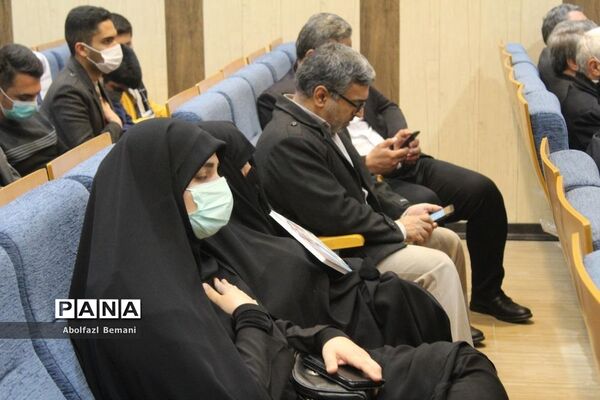 آیین رونمایی از تابلوی تصاویر معلمان شهید ناحیه یک قم