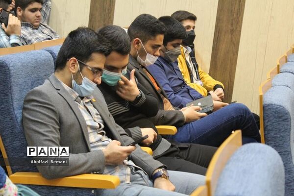 آیین رونمایی از تابلوی تصاویر معلمان شهید ناحیه یک قم