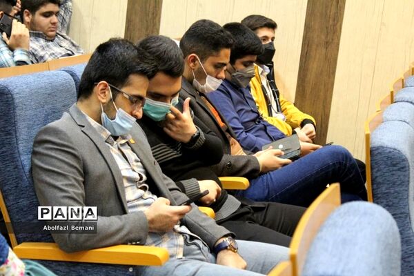 آیین رونمایی از تابلوی تصاویر معلمان شهید ناحیه یک قم