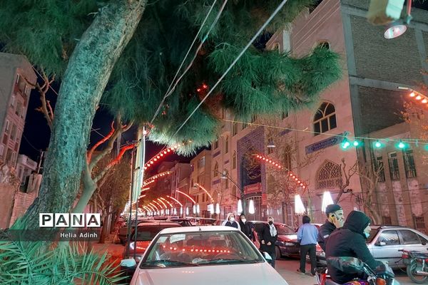 آماده‌سازی خیابان‌های شهر برای جشن بزرگ نیمه شعبان
