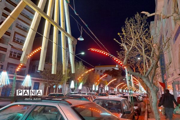آماده‌سازی خیابان‌های شهر برای جشن بزرگ نیمه شعبان