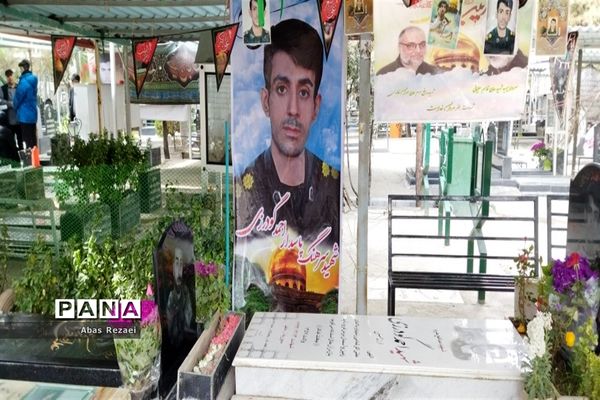 آخرین جمعه قرن در بهشت زهرا پر از سکوت است