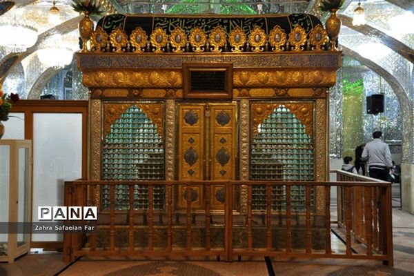 مراسم احیای شب نیمه شعبان در حرم سید علاءالدین حسین (ع) در شیراز
