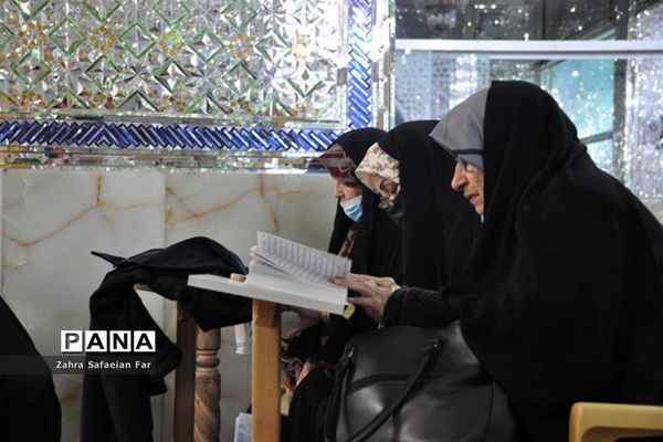 مراسم احیای شب نیمه شعبان در حرم سید علاءالدین حسین (ع) در شیراز