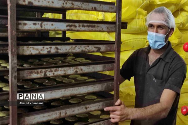 پخت و توزیع 500 بسته شیرینی به مناسبت نیمه شعبان در شهرستان کارون