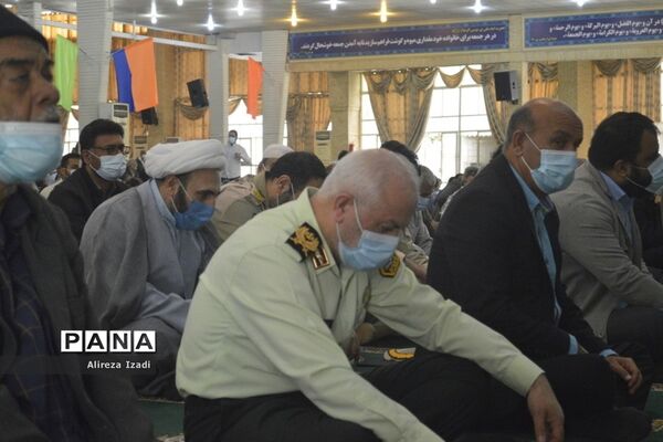 حضور مهدی یاوران دانش‌آموزان مدارس بوشهر در مراسم نماز جمعه