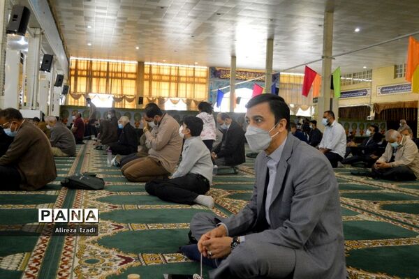 حضور مهدی یاوران دانش‌آموزان مدارس بوشهر در مراسم نماز جمعه