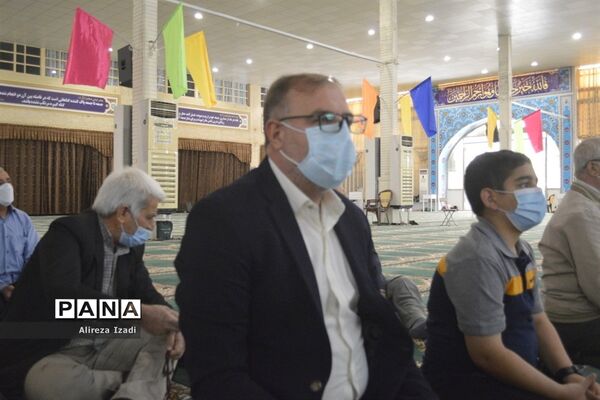 حضور مهدی یاوران دانش‌آموزان مدارس بوشهر در مراسم نماز جمعه