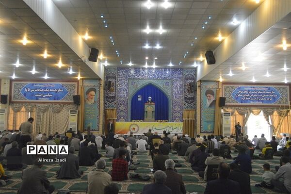 حضور مهدی یاوران دانش‌آموزان مدارس بوشهر در مراسم نماز جمعه