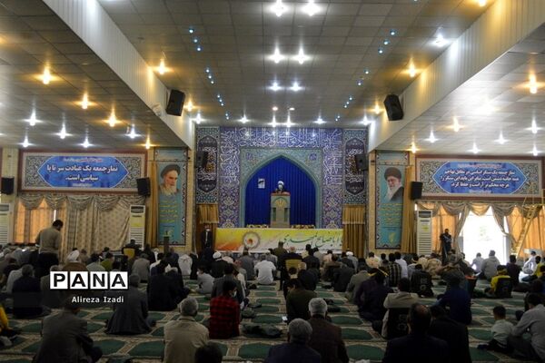 حضور مهدی یاوران دانش‌آموزان مدارس بوشهر در مراسم نماز جمعه