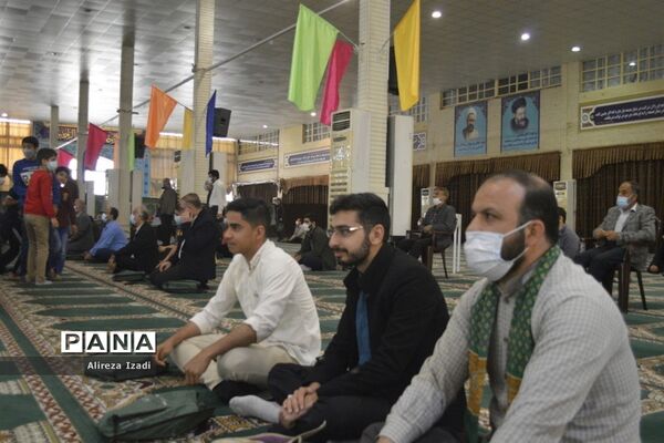 حضور مهدی یاوران دانش‌آموزان مدارس بوشهر در مراسم نماز جمعه