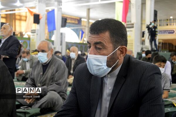 حضور مهدی یاوران دانش‌آموزان مدارس بوشهر در مراسم نماز جمعه