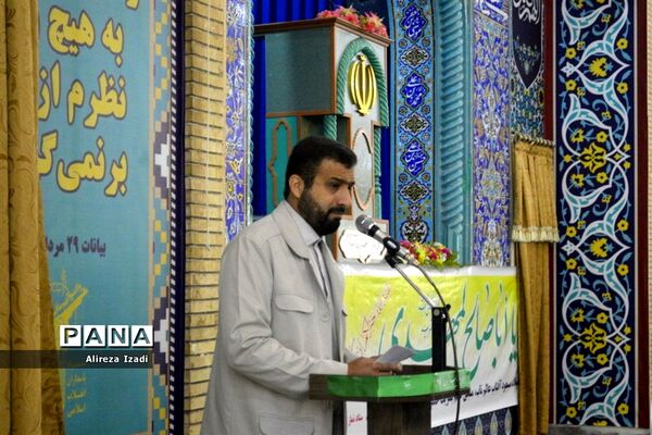 حضور مهدی یاوران دانش‌آموزان مدارس بوشهر در مراسم نماز جمعه