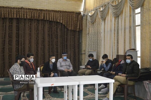 حضور مهدی یاوران دانش‌آموزان مدارس بوشهر در مراسم نماز جمعه