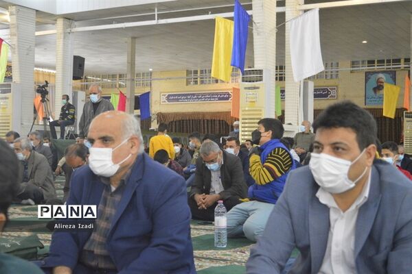 حضور مهدی یاوران دانش‌آموزان مدارس بوشهر در مراسم نماز جمعه