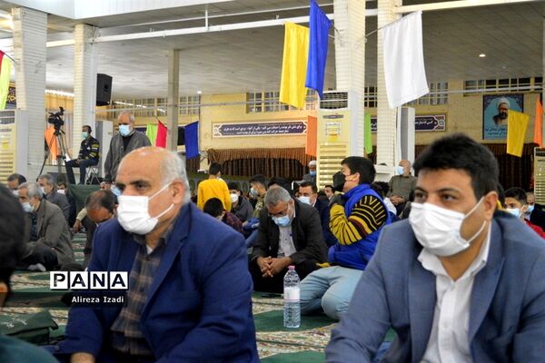 حضور مهدی یاوران دانش‌آموزان مدارس بوشهر در مراسم نماز جمعه