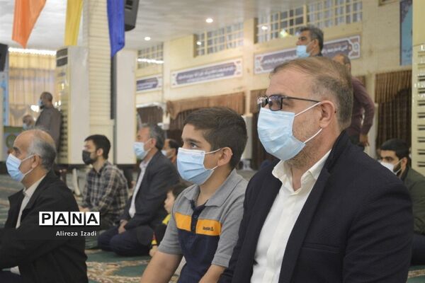حضور مهدی یاوران دانش‌آموزان مدارس بوشهر در مراسم نماز جمعه