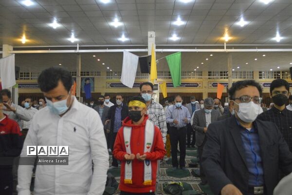 حضور مهدی یاوران دانش‌آموزان مدارس بوشهر در مراسم نماز جمعه