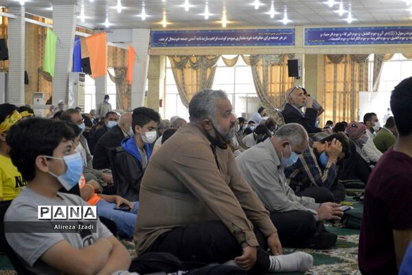 حضور مهدی یاوران دانش‌آموزان مدارس بوشهر در مراسم نماز جمعه
