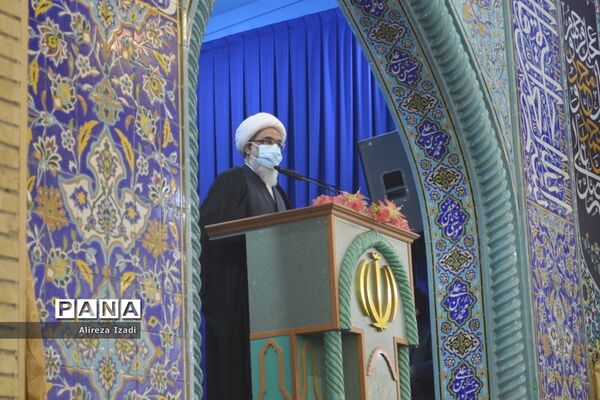 حضور مهدی یاوران دانش‌آموزان مدارس بوشهر در مراسم نماز جمعه