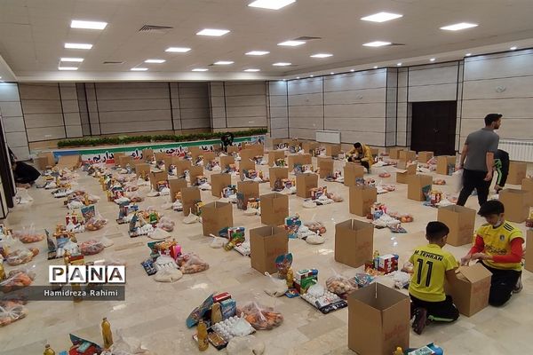تهیه و توزیع ۱۱۰ بسته معیشتی در منطقه ۱۵