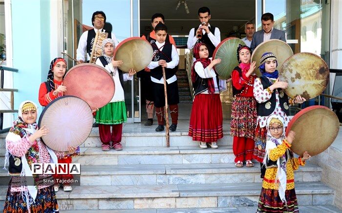 مژده بهاری نوروز خوانان در آمل/ فیلم