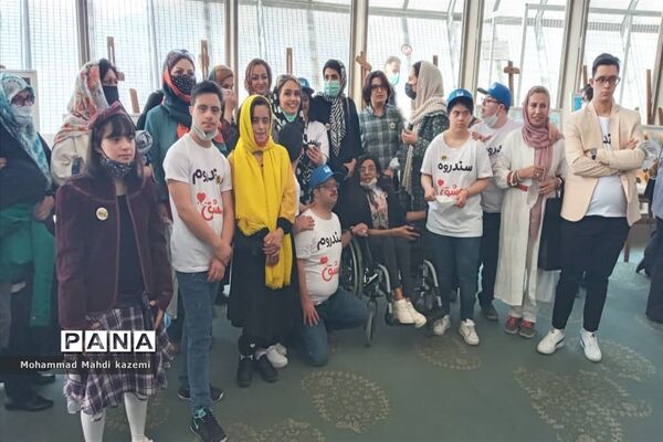 نمایشگاه آثار هنری هنرمندان سندرم‌دان