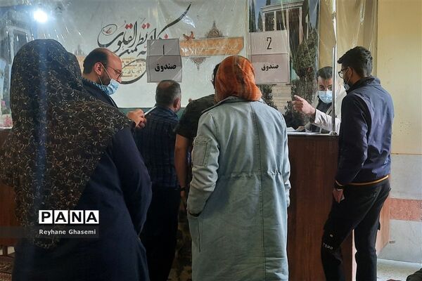 بازدید رئیس آموزش و پرورش ناحیه یک شیراز به همراه دانش‌آموزان پیشتاز از محل ستاد اسکان نوروزی