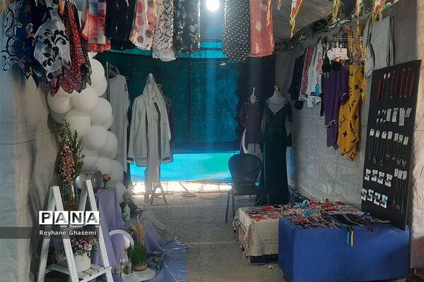 بازدید رئیس آموزش و پرورش ناحیه یک شیراز به همراه دانش‌آموزان پیشتاز از محل ستاد اسکان نوروزی