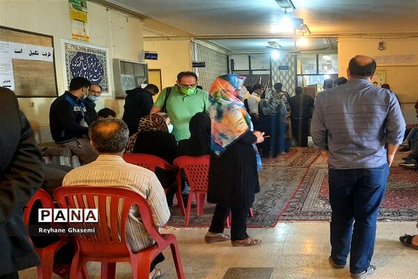 بازدید رئیس آموزش و پرورش ناحیه یک شیراز به همراه دانش‌آموزان پیشتاز از محل ستاد اسکان نوروزی
