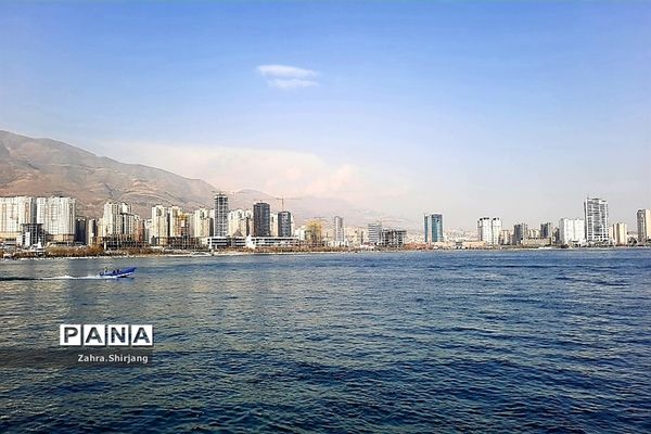 دریاچه چیتگر یکی از جاذبه‌های گردشگری در تهران