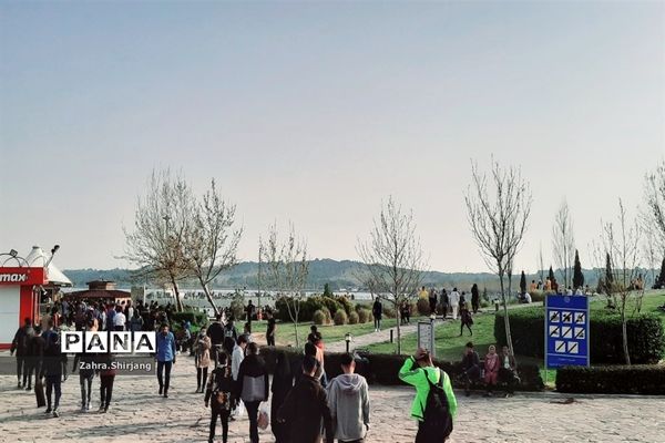 دریاچه چیتگر یکی از جاذبه‌های گردشگری در تهران