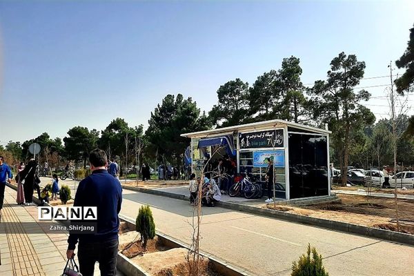 دریاچه چیتگر یکی از جاذبه‌های گردشگری در تهران