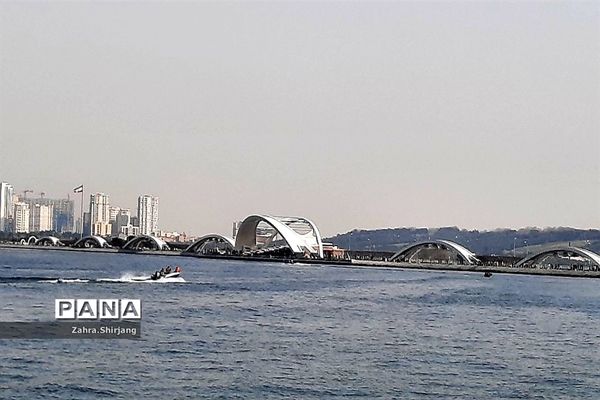 دریاچه چیتگر یکی از جاذبه‌های گردشگری در تهران