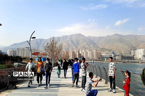 دریاچه چیتگر یکی از جاذبه‌های گردشگری در تهران