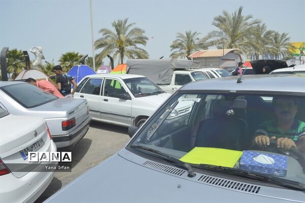 گردشگران نوروزی در سواحل زیبای بوشهر
