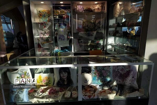 نمایشگاه صنایع‌دستی در برج میلاد تهران