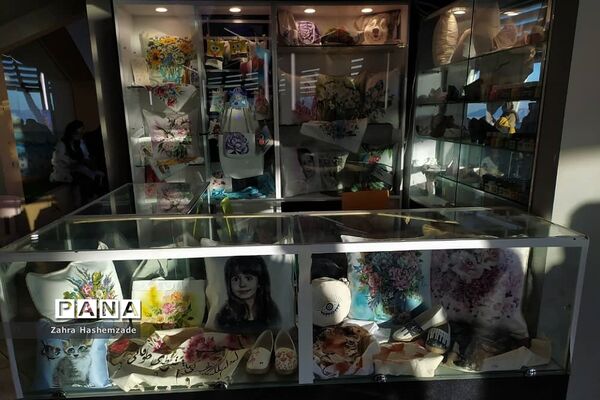 نمایشگاه صنایع‌دستی در برج میلاد تهران