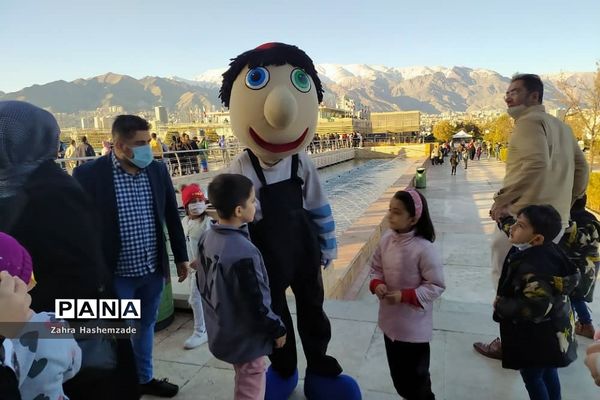 نمایشگاه صنایع‌دستی در برج میلاد تهران