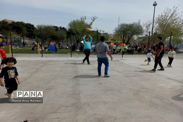 بوستان الغدیر شهرستان اسلامشهر در روز طبیعت