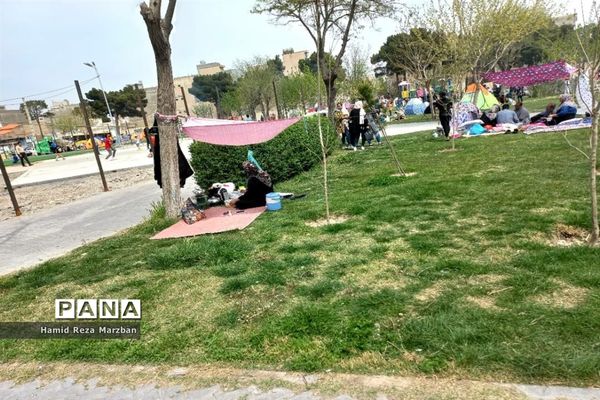 بوستان الغدیر شهرستان اسلامشهر در روز طبیعت