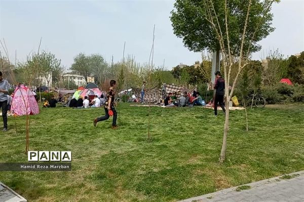 بوستان الغدیر شهرستان اسلامشهر در روز طبیعت