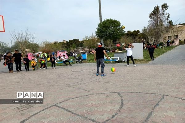 بوستان الغدیر شهرستان اسلامشهر در روز طبیعت