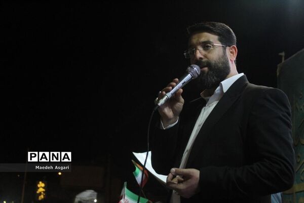اجرای سرود «سلام فرمانده» در قم