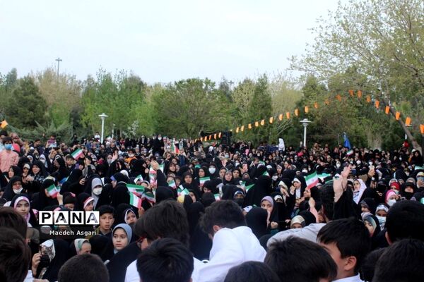 اجرای سرود «سلام فرمانده» در قم