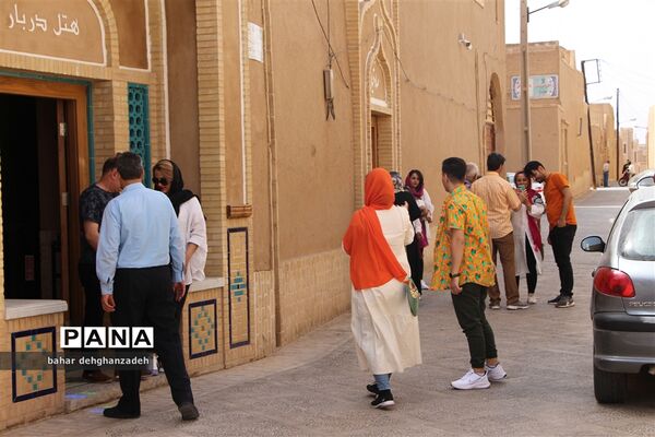 بازدید میهمانان نوروزی از آب‌انبار رستم گیو یزد