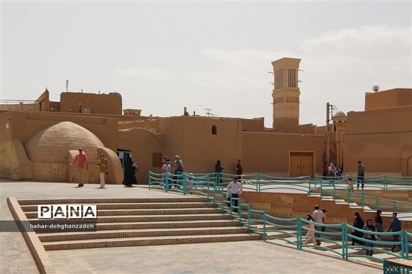 بازدید میهمانان نوروزی از آب‌انبار رستم گیو یزد