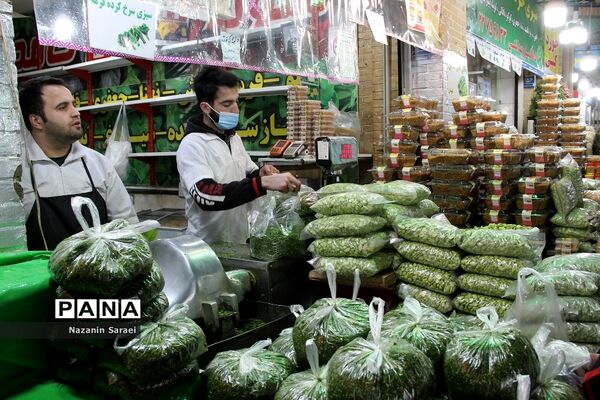 حال و هوای بازار میوه و سبزی‌جات منطقه تجریش تهران در نوروز ۱۴۰۱