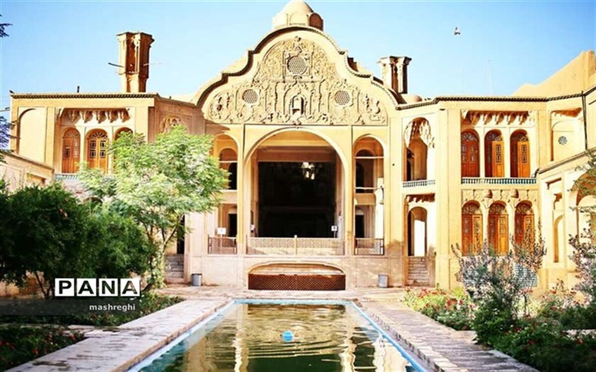 گزارشی از واکسیناسیون مسافران نوروزی کاشان + فیلم