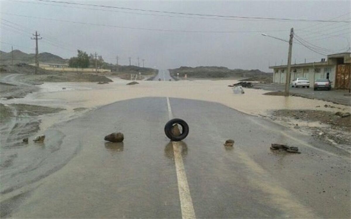 آسمان صاف و وزش باد در تهران
